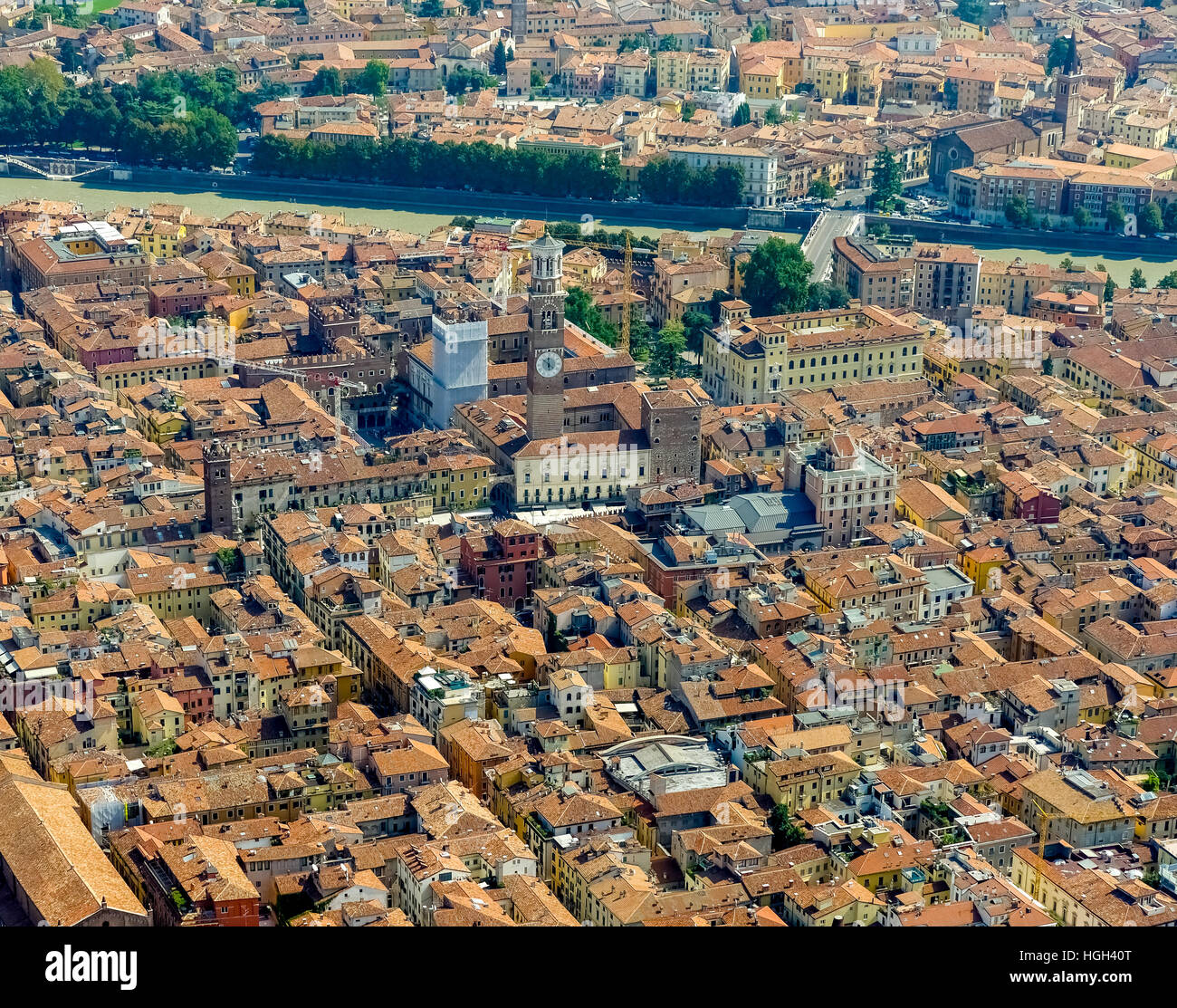 Stadtzentrum mit Torre dei Lamberti, Etsch, Provinz Verona, Veneto, Italien Stockfoto