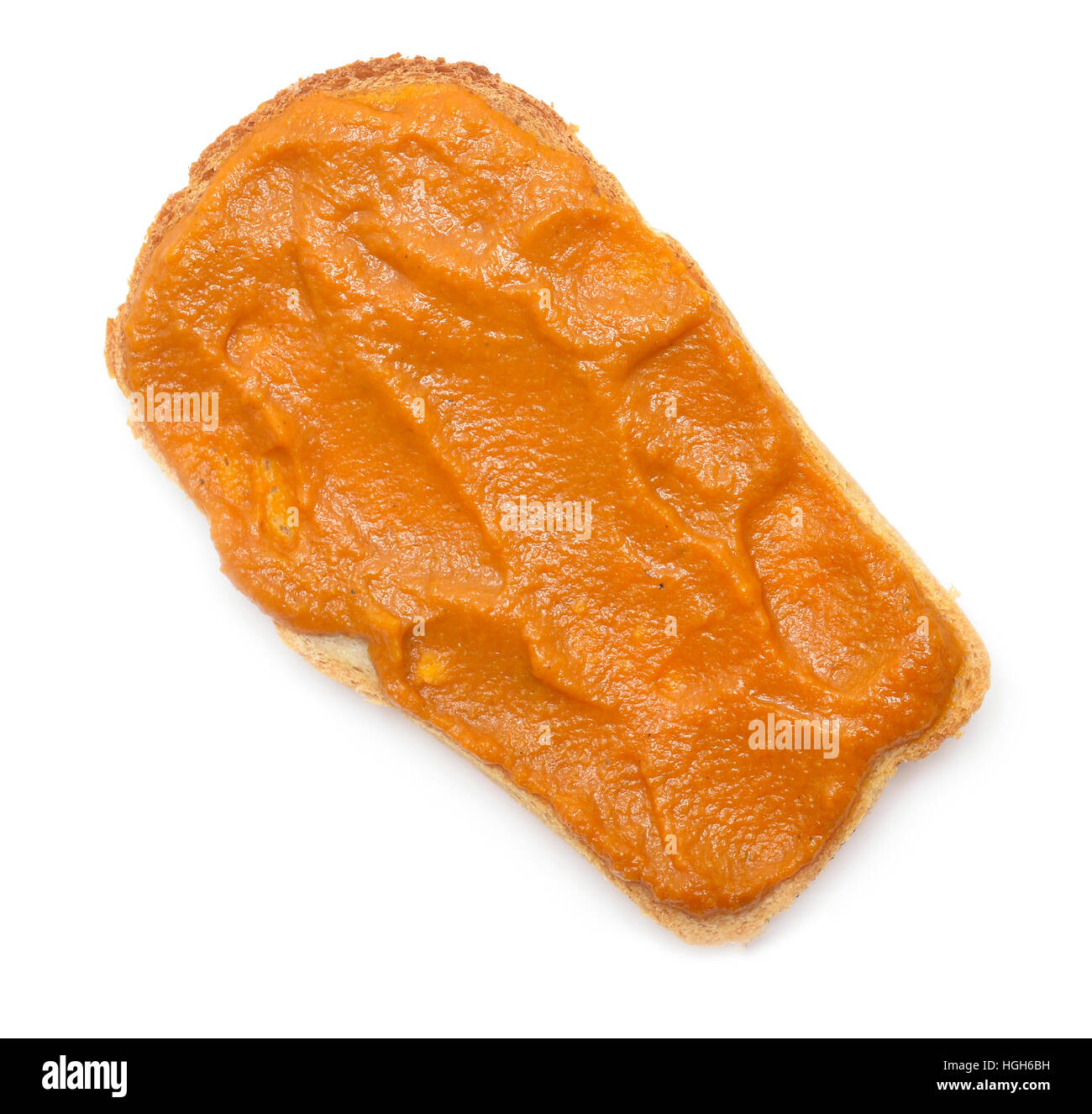 Auberginen Kaviar aufs Brot isoliert auf weißem Hintergrund ...