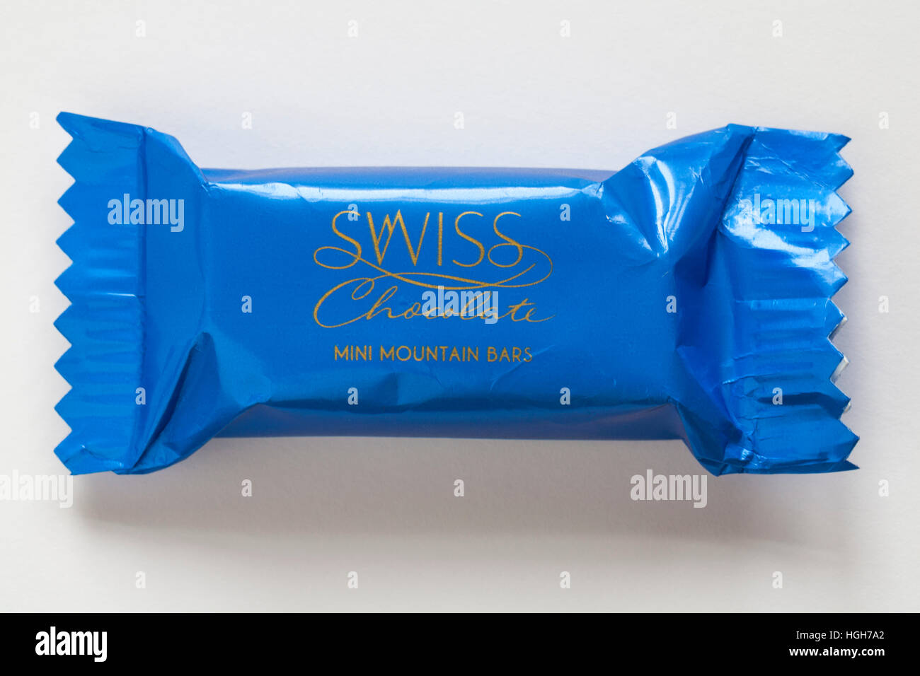 Schweizer Milchschokolade Mini Berg bar aus Zinn von M & S Schweizer Schokolade-ein exklusives Sortiment isoliert auf weißem Hintergrund Stockfoto
