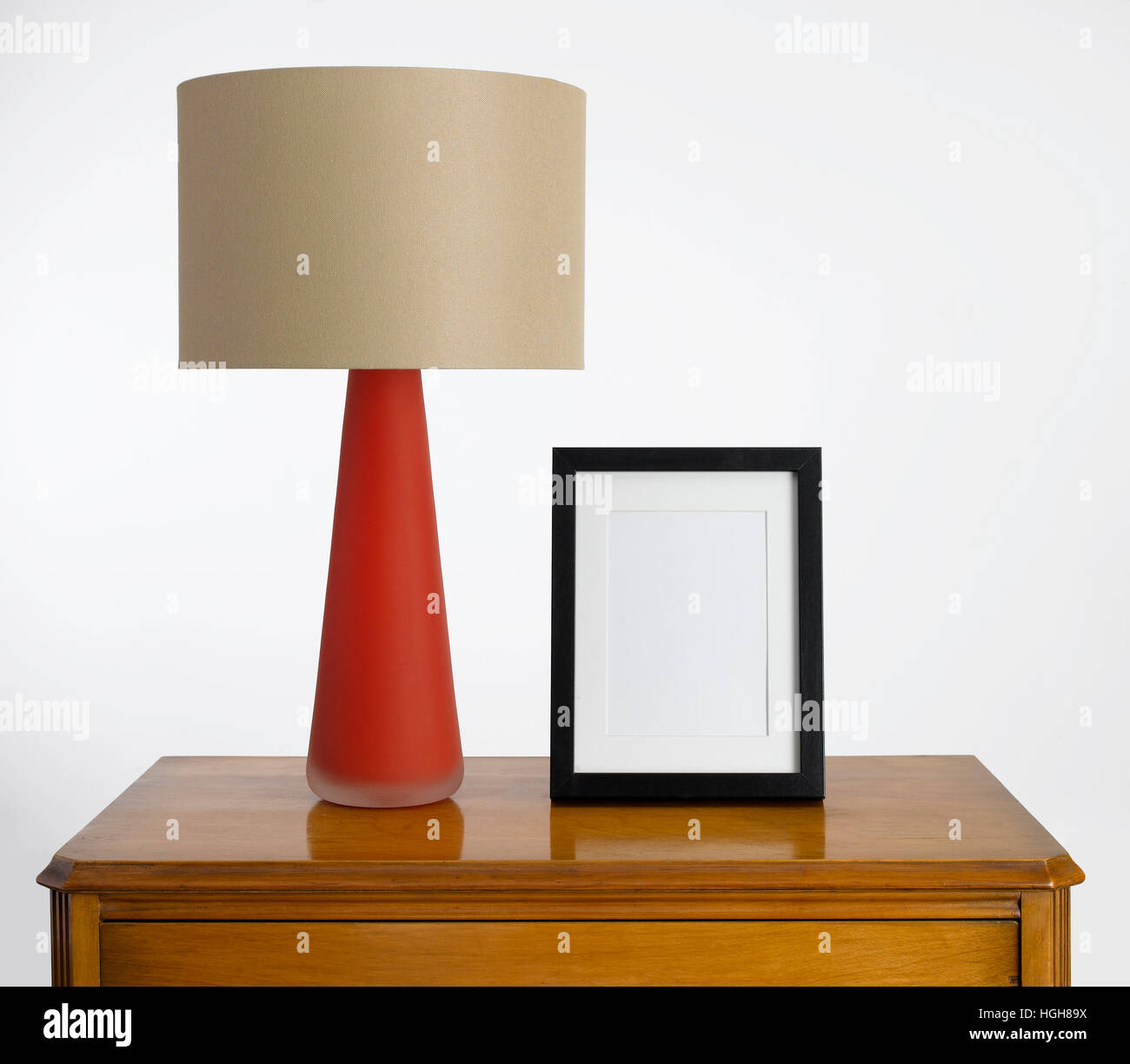 Lampenschirm auf sideboard Stockfoto