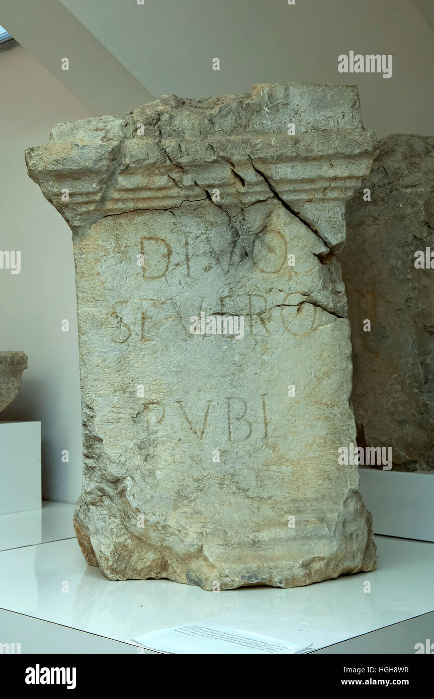 Meilenstein antiken römischen Stein Archäologischen Nationalmuseum für Archäologie in Grumento, Basilikata, Italien Stockfoto