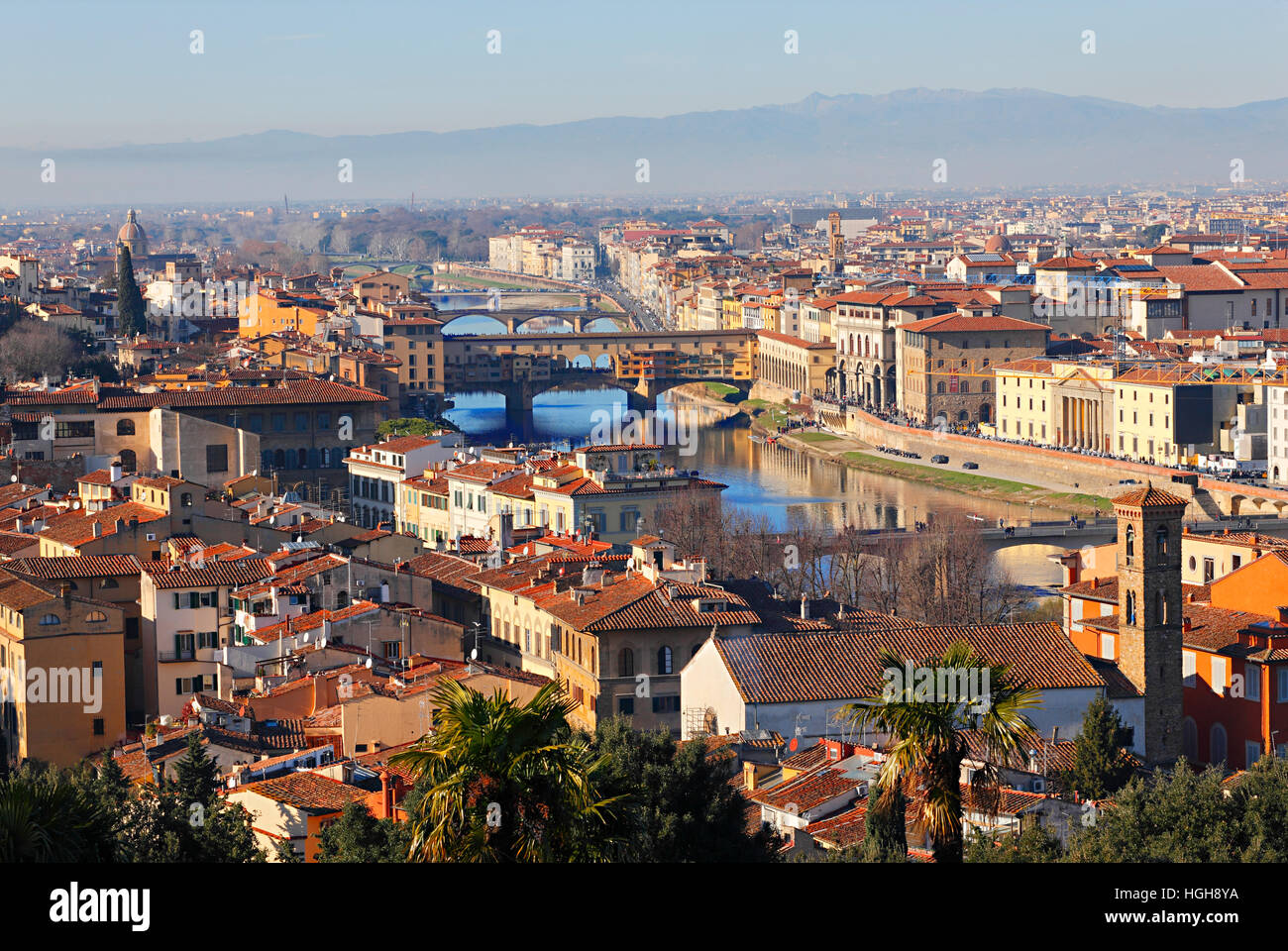 Florenz, die Ponte Vecchio Brücke über den Arno in der Toskana, Italien Stockfoto