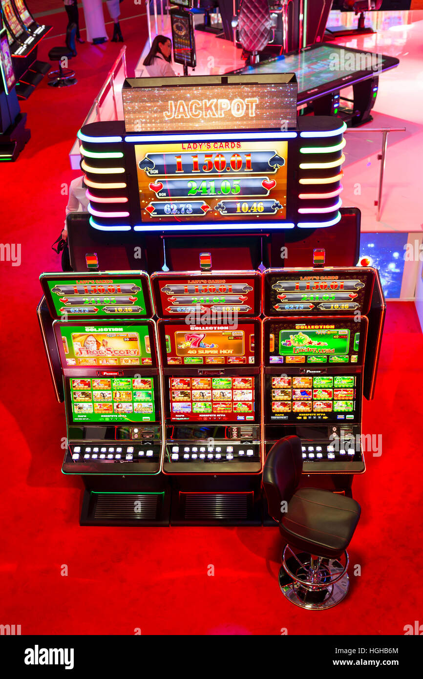 Sofia, Bulgarien - 24. November 2016: Spielautomaten sind in ein Casino Ausrüstung Ausstellung in Inter Expo Center zu sehen. Stockfoto