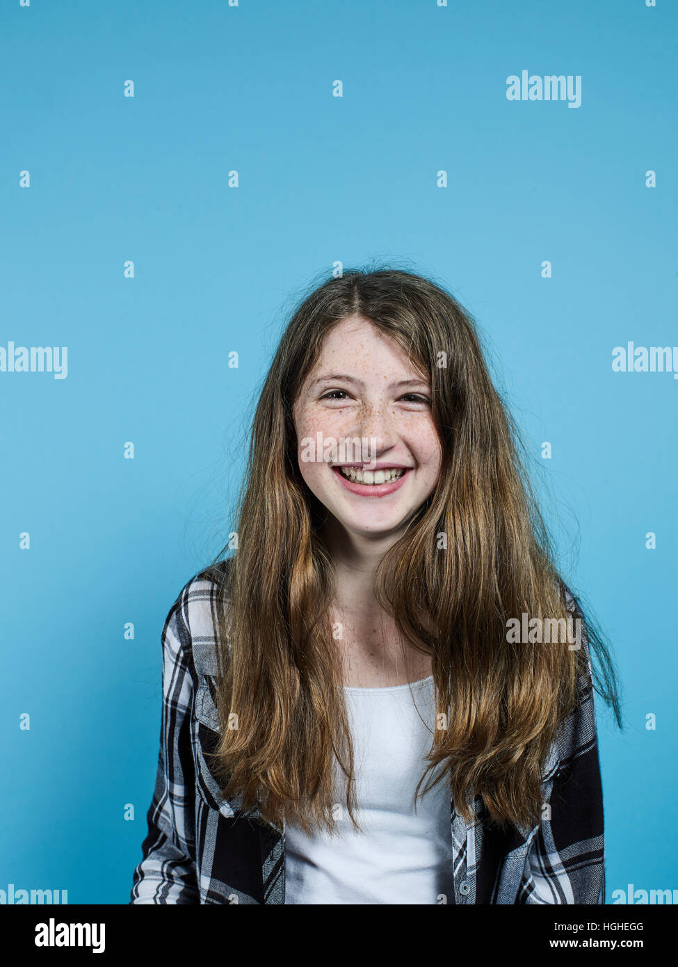 12yo weibliche lächelnd Studioportrait Stockfoto