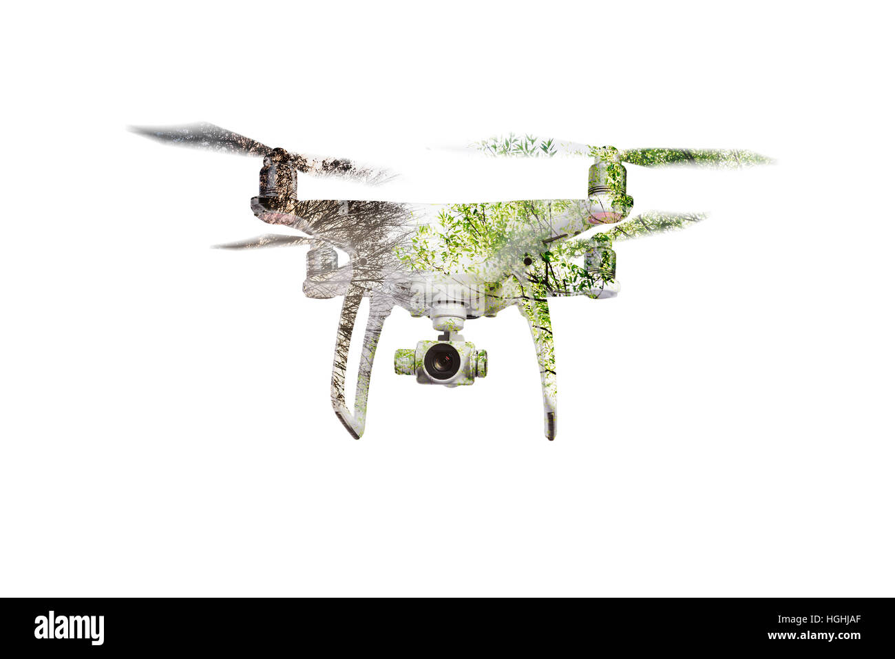 Doppelbelichtung. Schwebende Drohne die Bilder von grünen Bäumen. Stockfoto