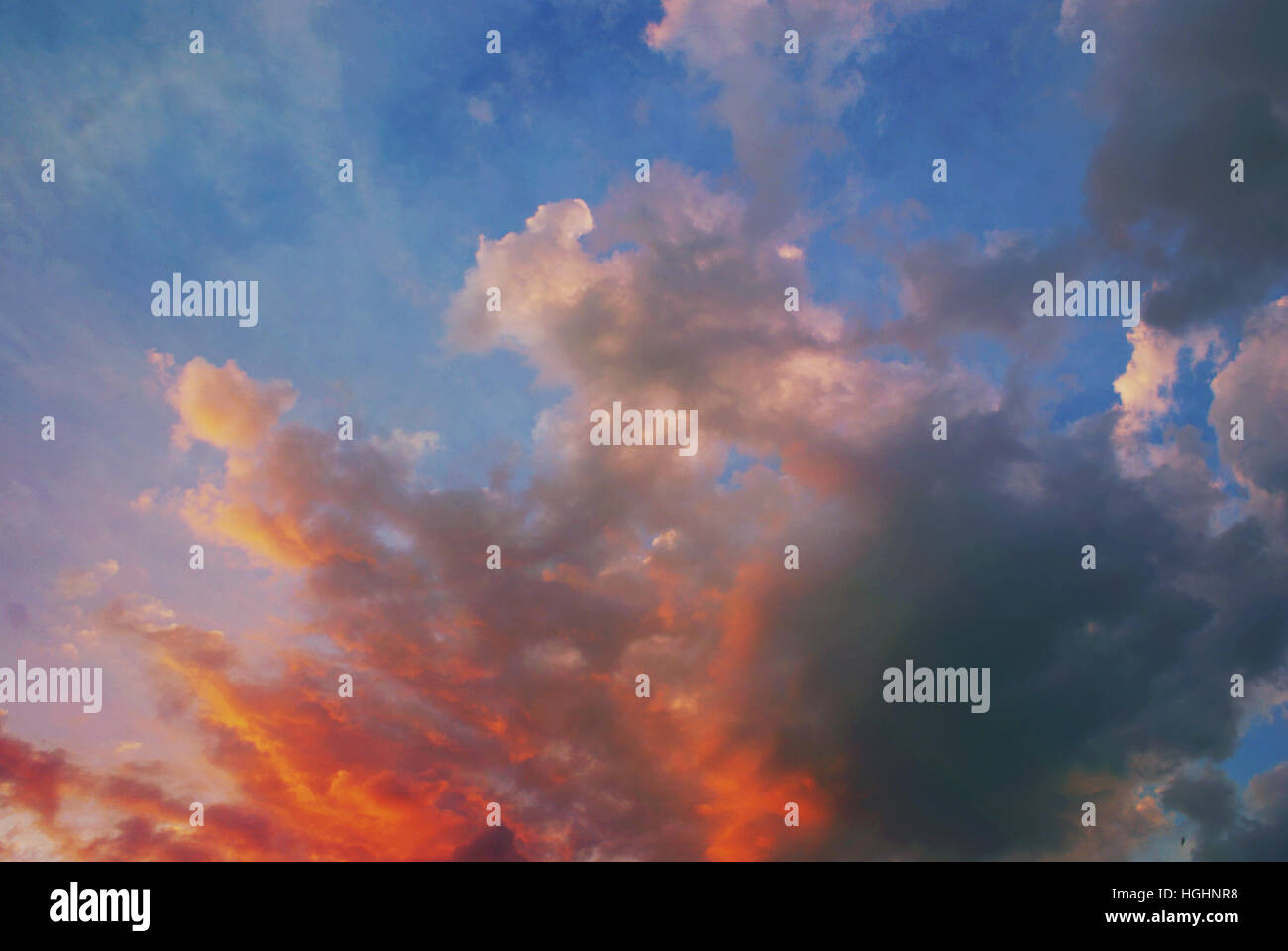 schöne flauschige Wolken Stockfoto