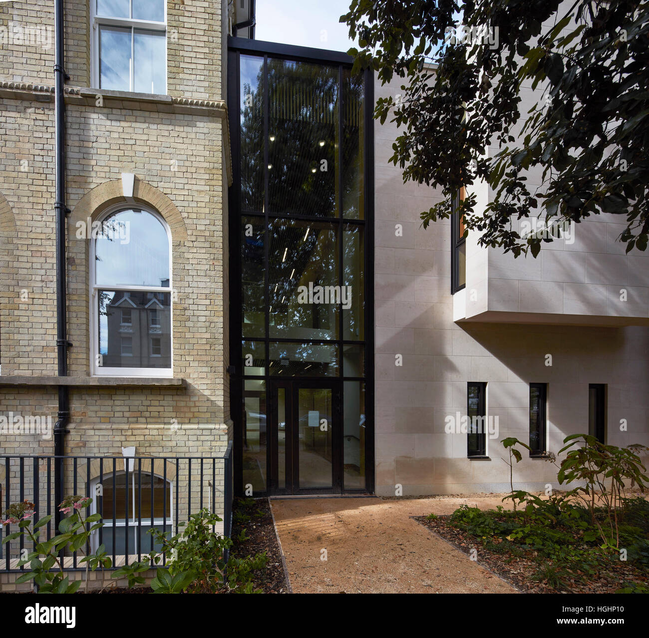 Link von Ingleholme Villa, Neubau. Highgate School, London, Vereinigtes Königreich. Architekt: Architype Limited, 2016. Stockfoto