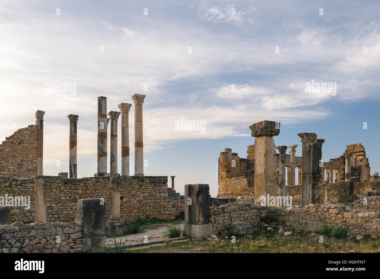 Basilika und kapitolinischen Tempel, Volubilis, Marokko Stockfoto