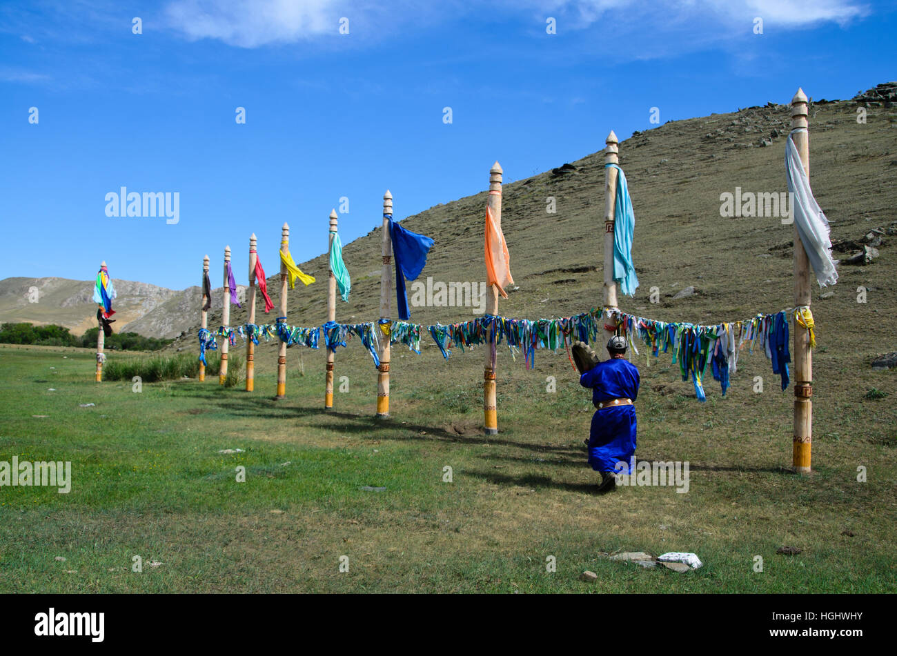 Rituelle Zeremonie durchgeführt von burjatischen Schamanen am ein Pyramide-Hügel in Sibirien Stockfoto