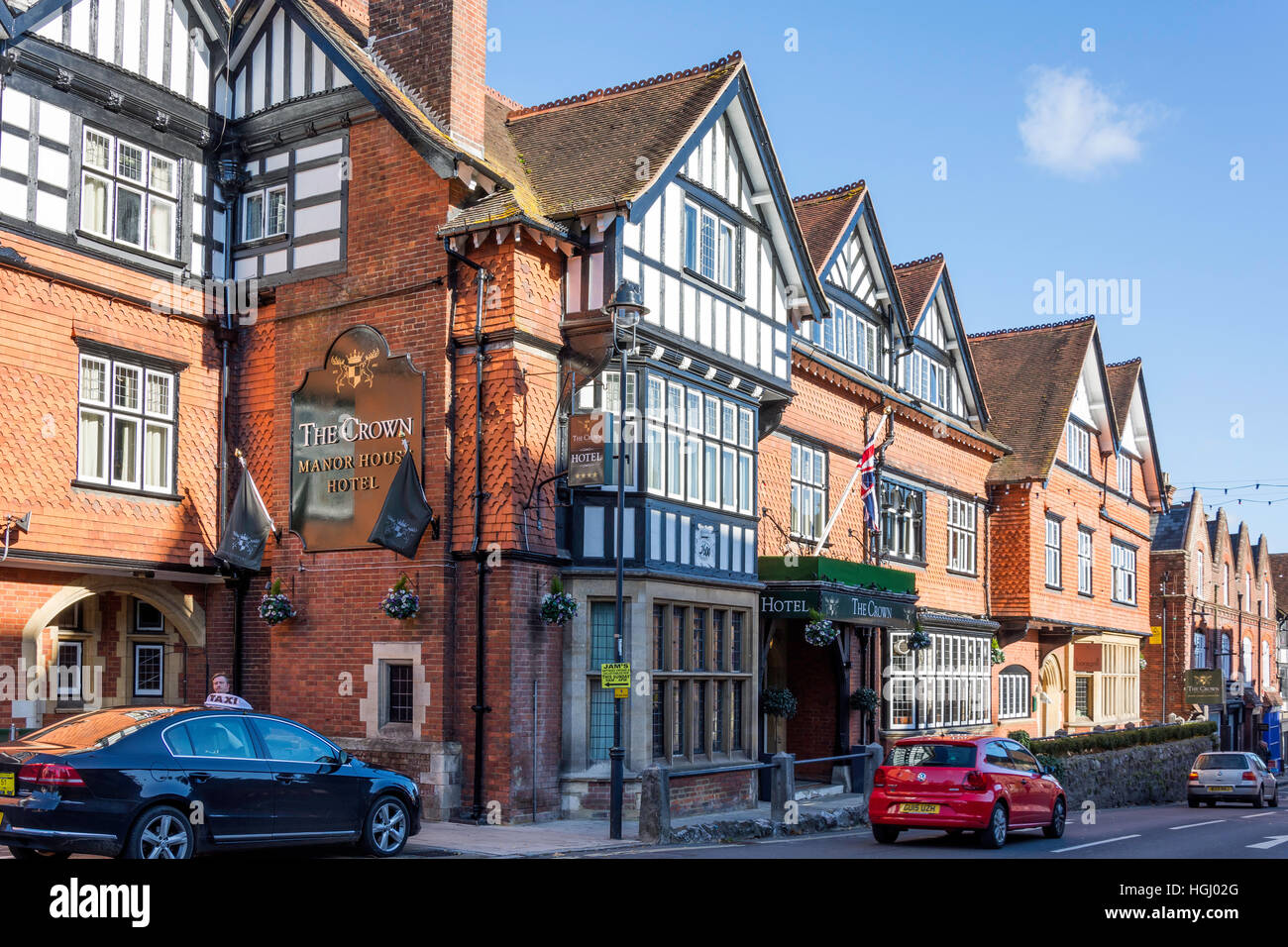 16. Jahrhundert The Crown Manor House Hotel, High Street, Lyndhurst, Hampshire, England, Vereinigtes Königreich Stockfoto