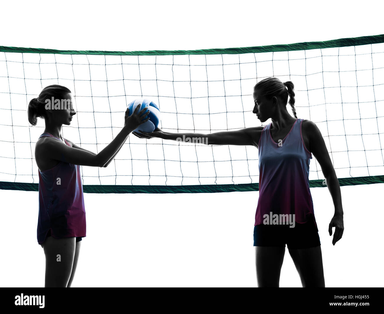 zwei kaukasischen Frauen Volleyball im Studio Silhouette isoliert auf weißem Hintergrund Stockfoto