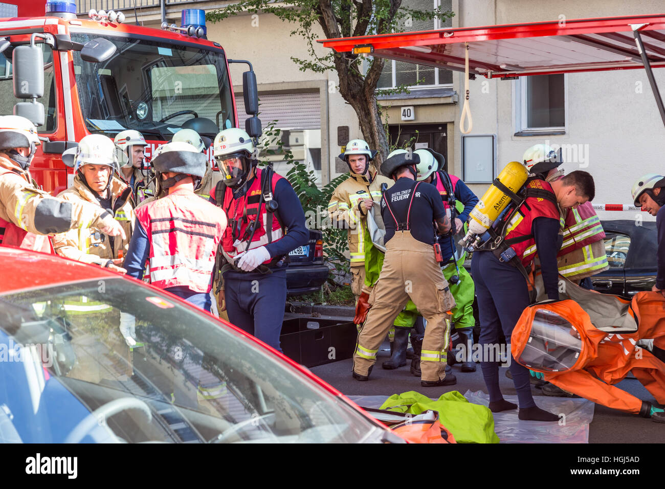 Feuerwehr, immer bereit, auf chemische Unfallstelle zu intervenieren. Stockfoto