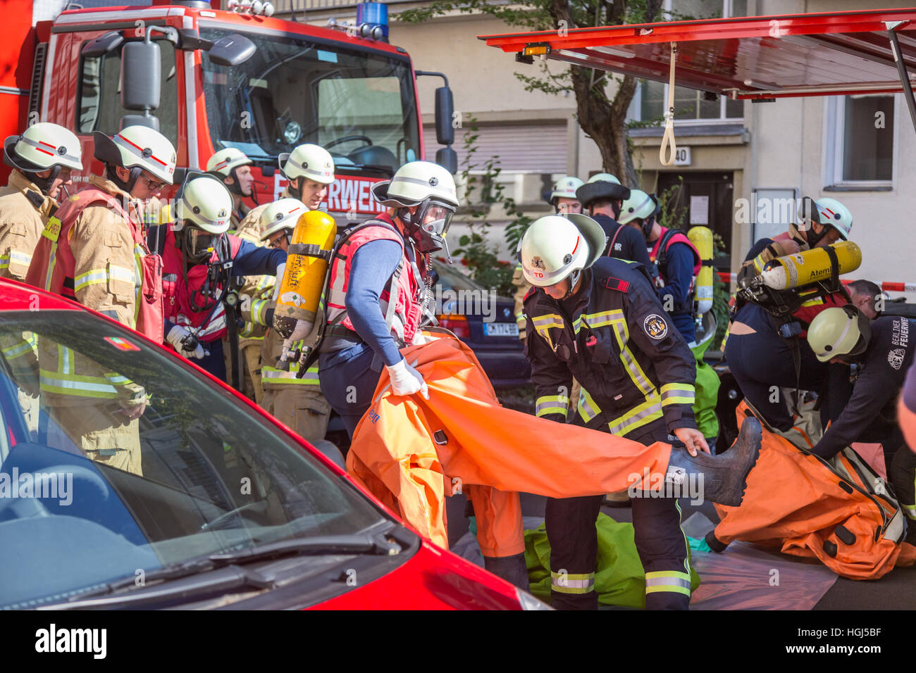 Feuerwehr, immer bereit, auf chemische Unfallstelle zu intervenieren. Stockfoto
