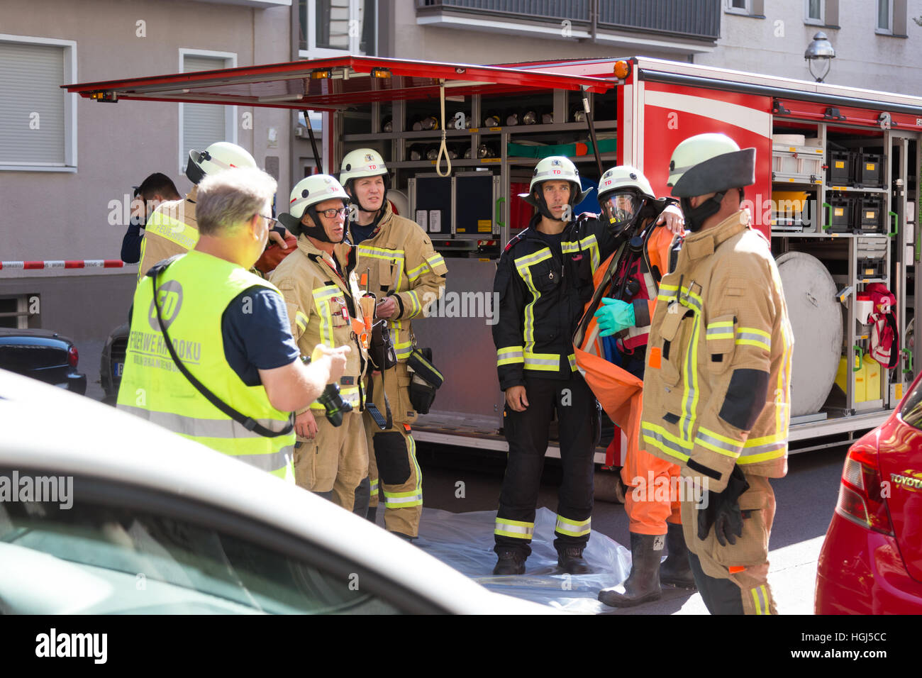 Feuerwehr, immer bereit, auf chemische Unfallstelle zu intervenieren. Stockfoto