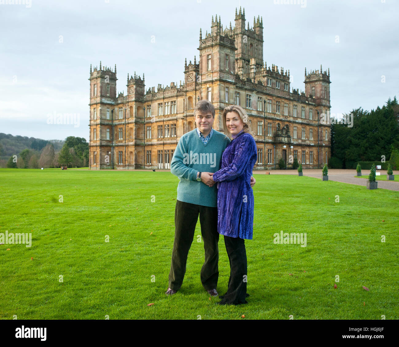 Graf und Gräfin von Carnarvon in ihrer Heimat Highclere Castle in der Nähe von Newbury in Hampshire Stockfoto