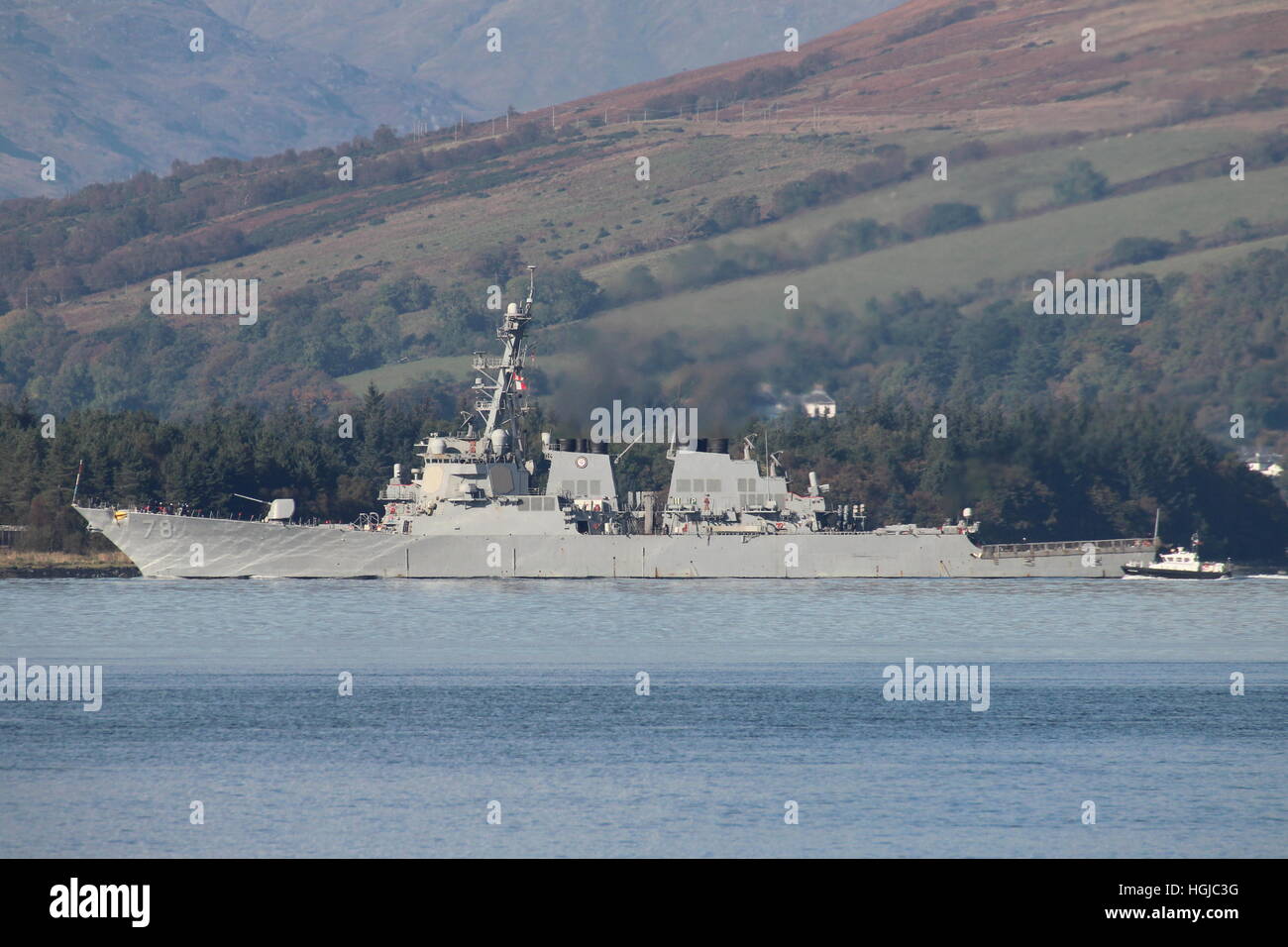 USS Porter (DDG-78), ein Zerstörer der Arleigh-Burke-Klasse der US Navy, nach der Abfahrt Faslane für gemeinsame Übung Stockfoto