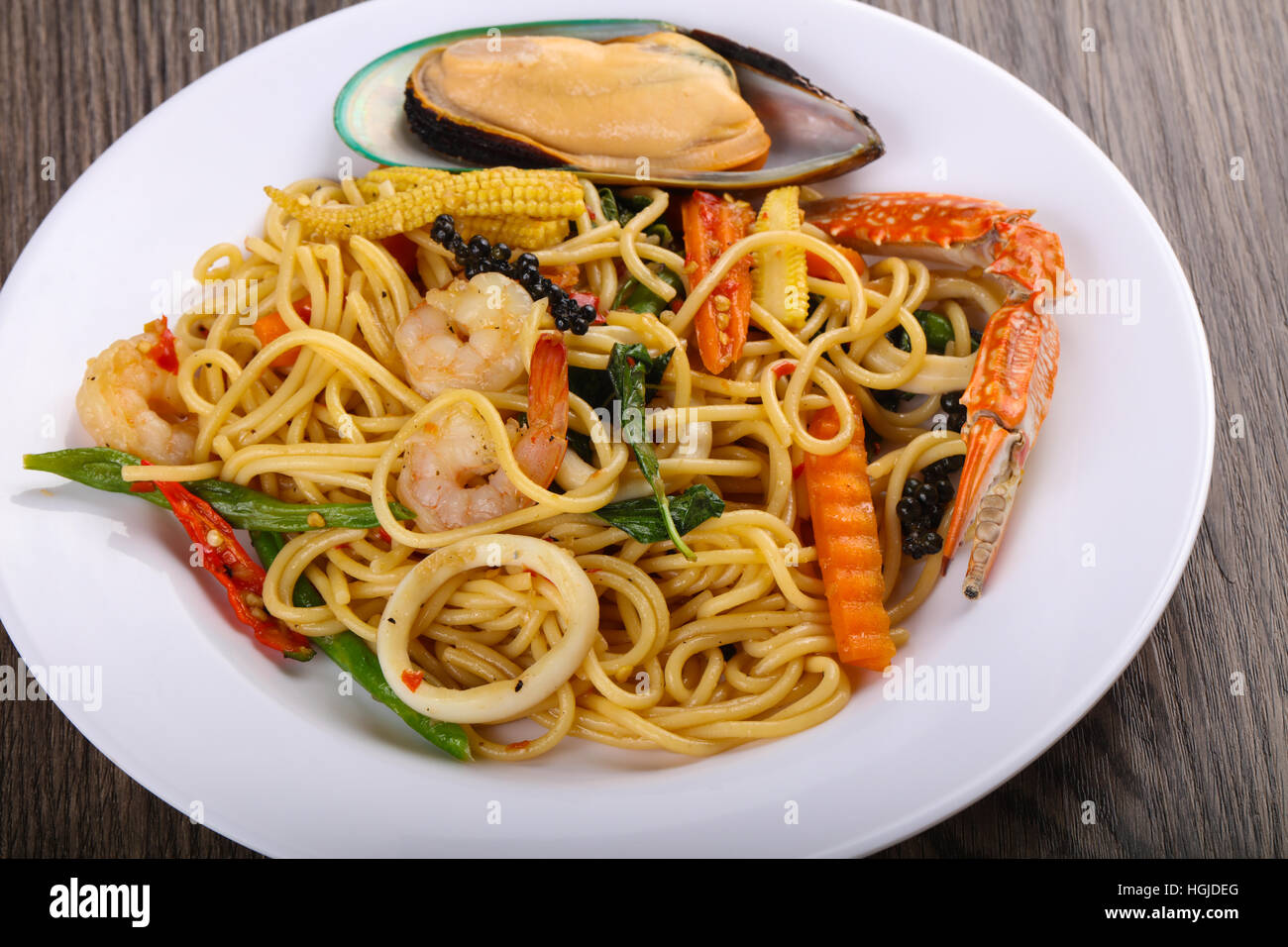 Meeresfrüchte Spaghetti mit Muscheln, Krabben und Garnelen ...