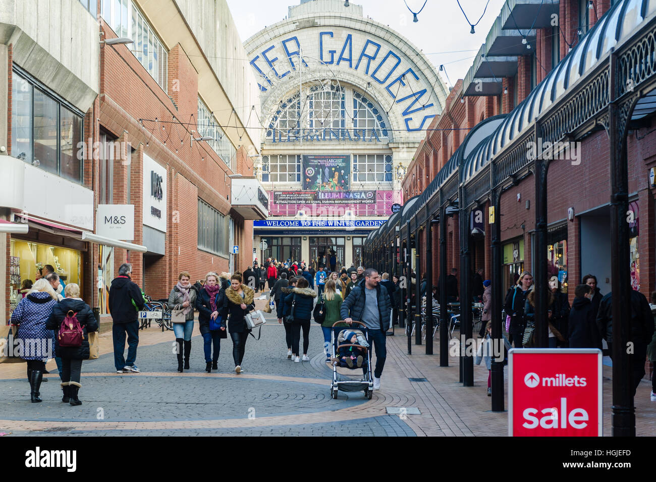 Einem anstrengenden Winter Gardens Shopping Centre, Blackpool, Lancashire, UK am Boxing Day 2016. Stockfoto