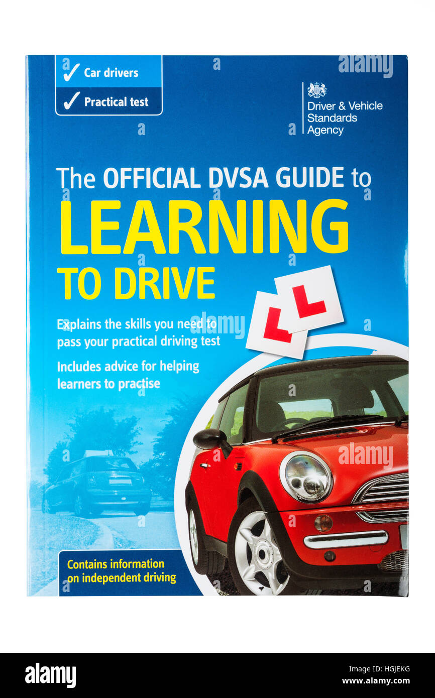 Der offizielle DVSA Guide to Learning Fahrt buchen auf einem weißen Hintergrund Stockfoto