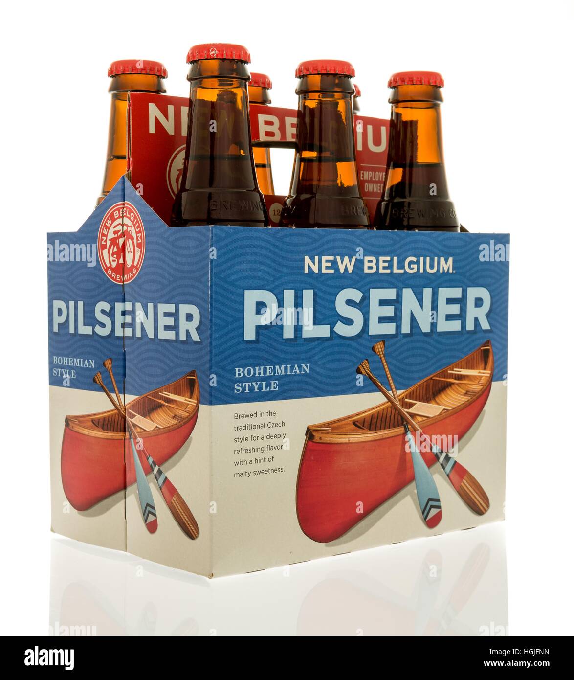 Winneconne, Wisconsin - 7. Januar 2017: Six-Pack von New Belgium Pilsener Bier auf einem isolierten Hintergrund. Stockfoto