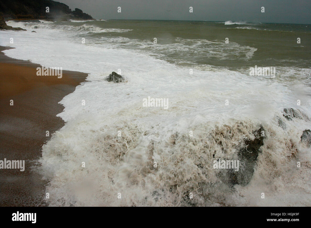 22. Januar 2017 spanische Klima. Mittelmeer. Wellen in Sant Pol de Mar El Maresme. Barcelona. Catalunya. Spanien-Credit: NatureOnline/Alamy Live-Nachrichten Stockfoto