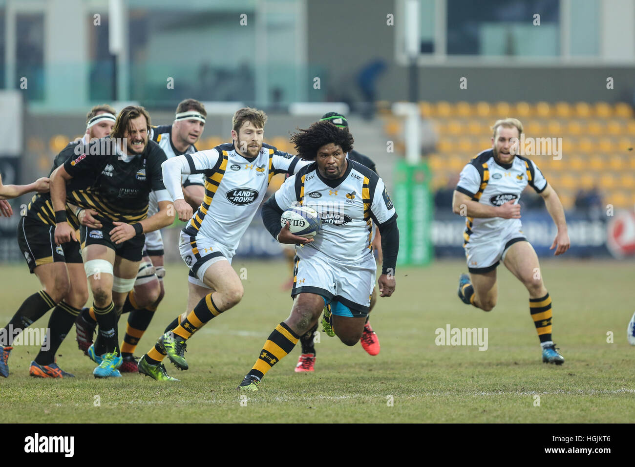 Parma, Italien. 22. Januar 2017. London Wasps Flanker Ashley Johnson trägt den Ball gegen Zebre in EPCR Champions © Massimiliano Carnabuci/Alamy Nachrichten Stockfoto