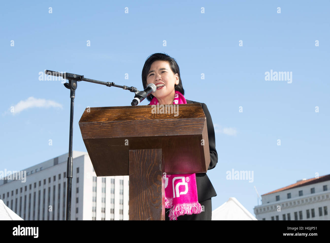 Los Angeles, Kalifornien, USA. 21. Januar 2017. Kongressabgeordnete Judy Chu spricht bei der Frauen März in Los Angeles, Kalifornien, USA, am 21. Januar 2017.  Bildnachweis: Sheri Determan/Alamy Live-Nachrichten Stockfoto