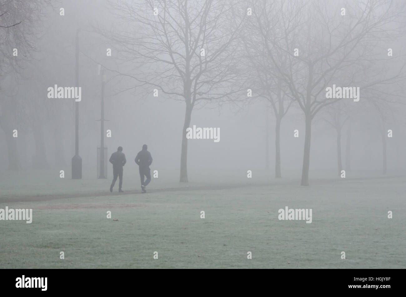 London, UK. 23. Januar 2017. Ein Nebel und frostigen Start über Ost-London, was erwartet wird, zu einem klaren und sonnigen Tag. Bildnachweis: Ilyas Ayub / Alamy Live News Stockfoto