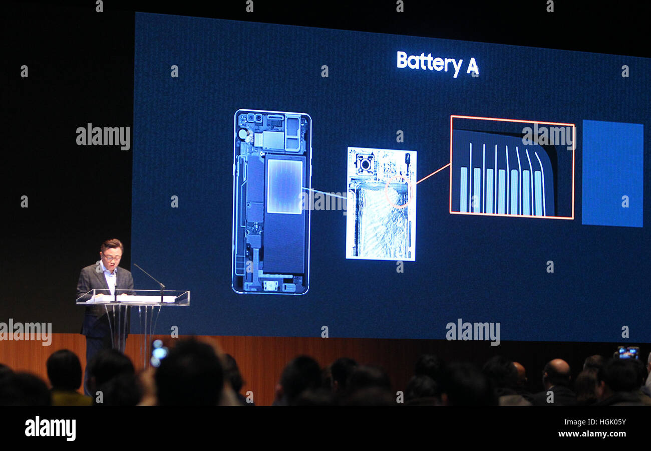 Seoul, Südkorea. 23. Januar 2017. Koh Dong-Jin, Leiter des Samsungs mobile Business, spricht eine spezielle Presse-Konferenz in Seoul, Südkorea, 23. Januar 2017. Samsung Electronics, das Vertrauen der Verbraucher wiederherstellen nach einige seiner Flaggschiff Galaxy Note 7 s Entzündungsgefahr gekämpft hat, sah Batterie Mängel als die Hauptursache für Brände. Bildnachweis: Yao Qilin/Xinhua/Alamy Live-Nachrichten Stockfoto