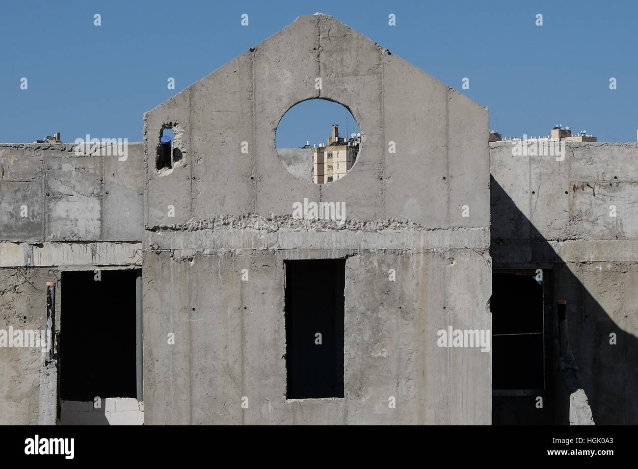Jerusalem, Israel. 23. Januar 2017. Wohnungsbau ist an den Osthängen der Pisgat Zeev, in Ost-Jerusalem auf Territorium von der internationalen Gemeinschaft eine Regelung über die 1949-"grüne Linie" Waffenstillstand-Vereinbarung mit Jordanien als nicht abgeschlossen. Nur einen Tag nach der Amtseinführung von US-Präsident Trump, genehmigte Jerusalem städtische Beamten am Sonntag Baupläne für 566 zusätzliche jüdische Wohnungen in Ost-Jerusalem, Pläne, die im Zuge einer Resolution des UN-Sicherheitsrates 2334 im Dezember 2016 verschoben worden war. Bildnachweis: Nir Alon/Alamy Live-Nachrichten Stockfoto