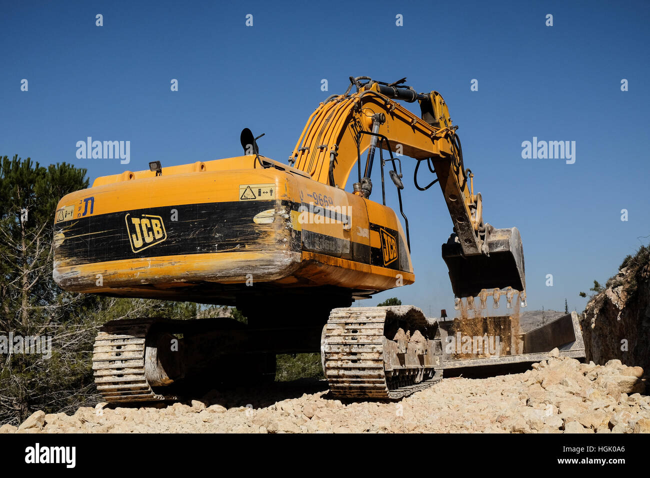 Jerusalem, Israel. 23. Januar 2017. Straßenbau ist in Ramat Shlomo in Ost-Jerusalem auf Territorium von der internationalen Gemeinschaft eine Regelung über die 1949-"grüne Linie" Waffenstillstand-Vereinbarung mit Jordanien als nicht abgeschlossen. Nur einen Tag nach der Amtseinführung von US-Präsident Trump, genehmigte Jerusalem städtische Beamten am Sonntag Baupläne für 566 zusätzliche jüdische Wohnungen in Ost-Jerusalem, Pläne, die im Zuge einer Resolution des UN-Sicherheitsrates 2334 im Dezember 2016 verschoben worden war. Bildnachweis: Nir Alon/Alamy Live-Nachrichten Stockfoto