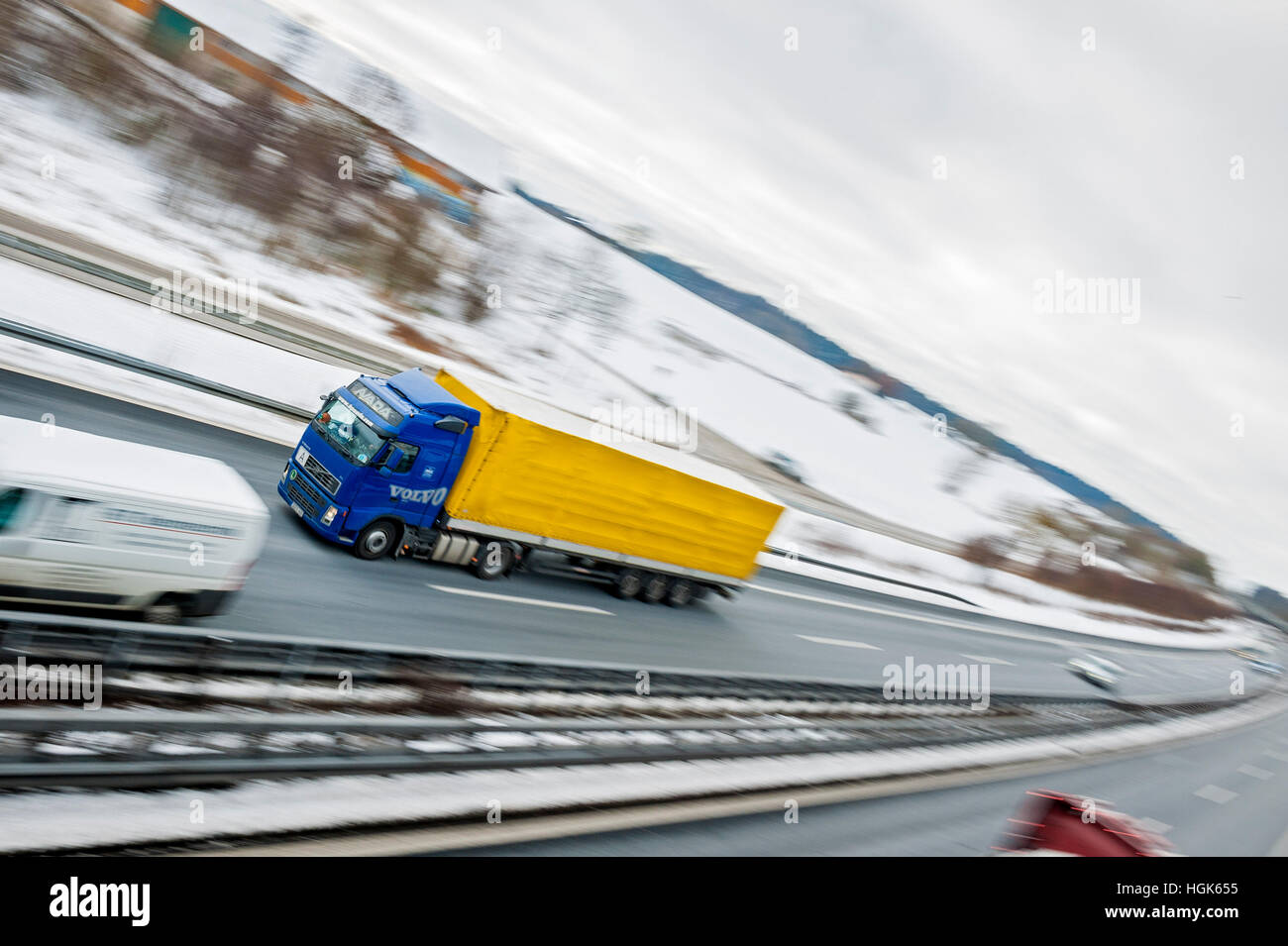 Volvo Lkw auf deutschen Autobahnen, Bayern, Stockfoto