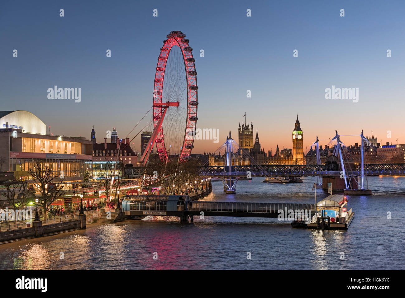 Blick auf den Fluss. London Eye und Big Ben. Southbank London UK Stockfoto