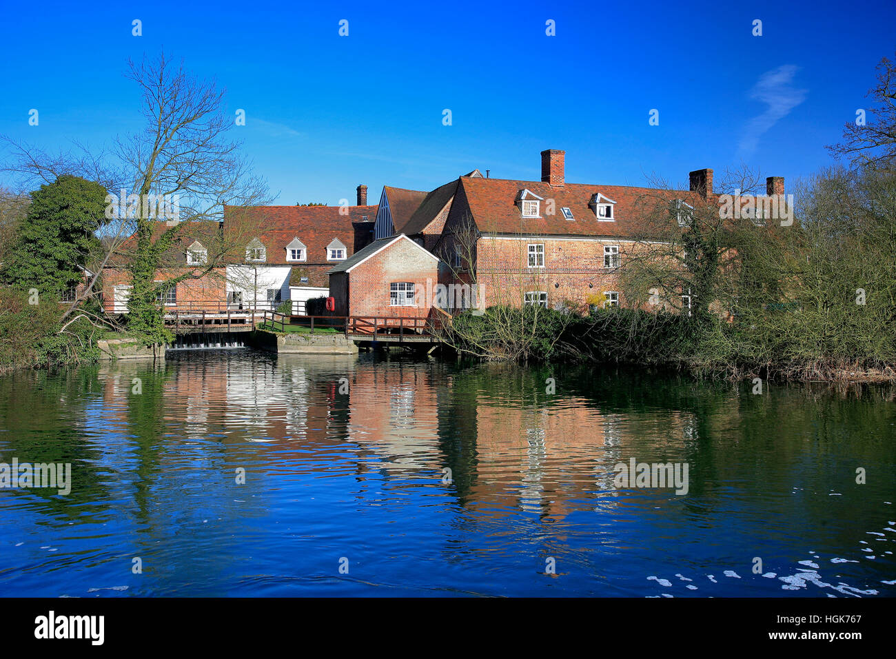 Flatford Mill am Fluss Stour in Dedham Vale, Suffolk County, England Stockfoto