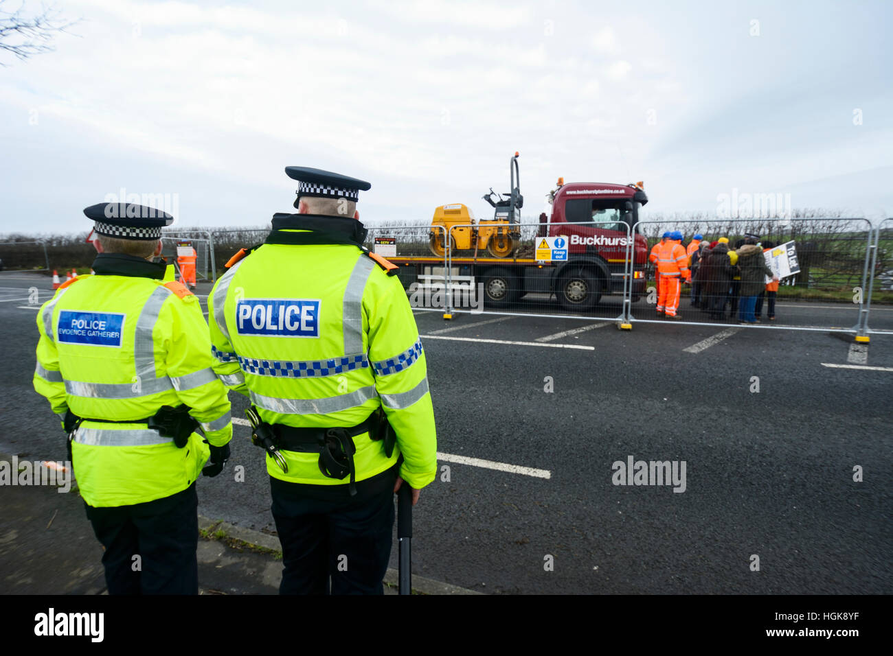 Anti-Fracking Protest an der Cuadrilla Preston neue Straße Shalegas Site an wenig Plumpton in der Nähe von Blackpool. Polizei geschlossen die Spur. Stockfoto
