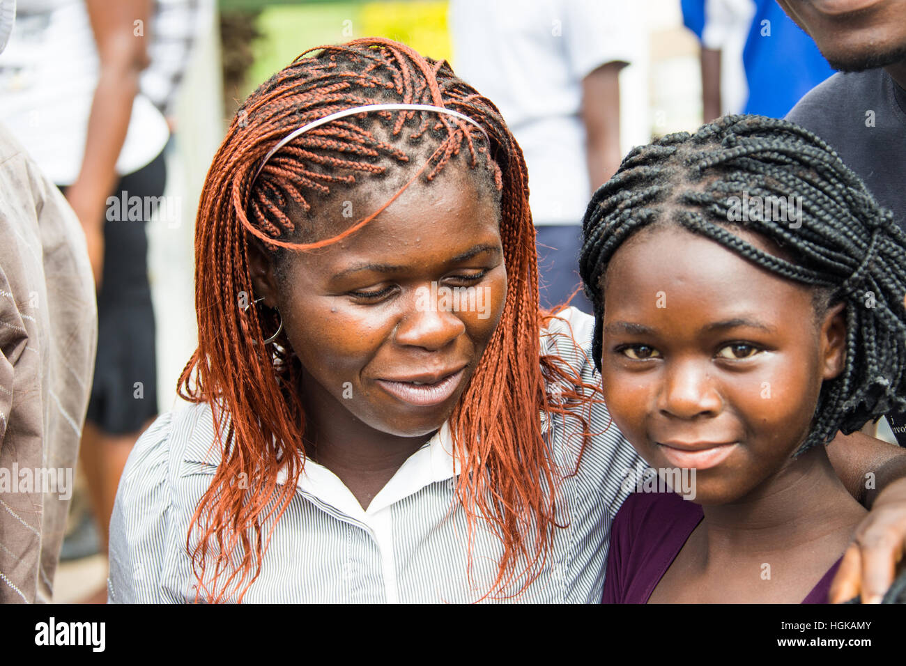 Mutter und Tochter in Maputo, Mosambik Stockfoto