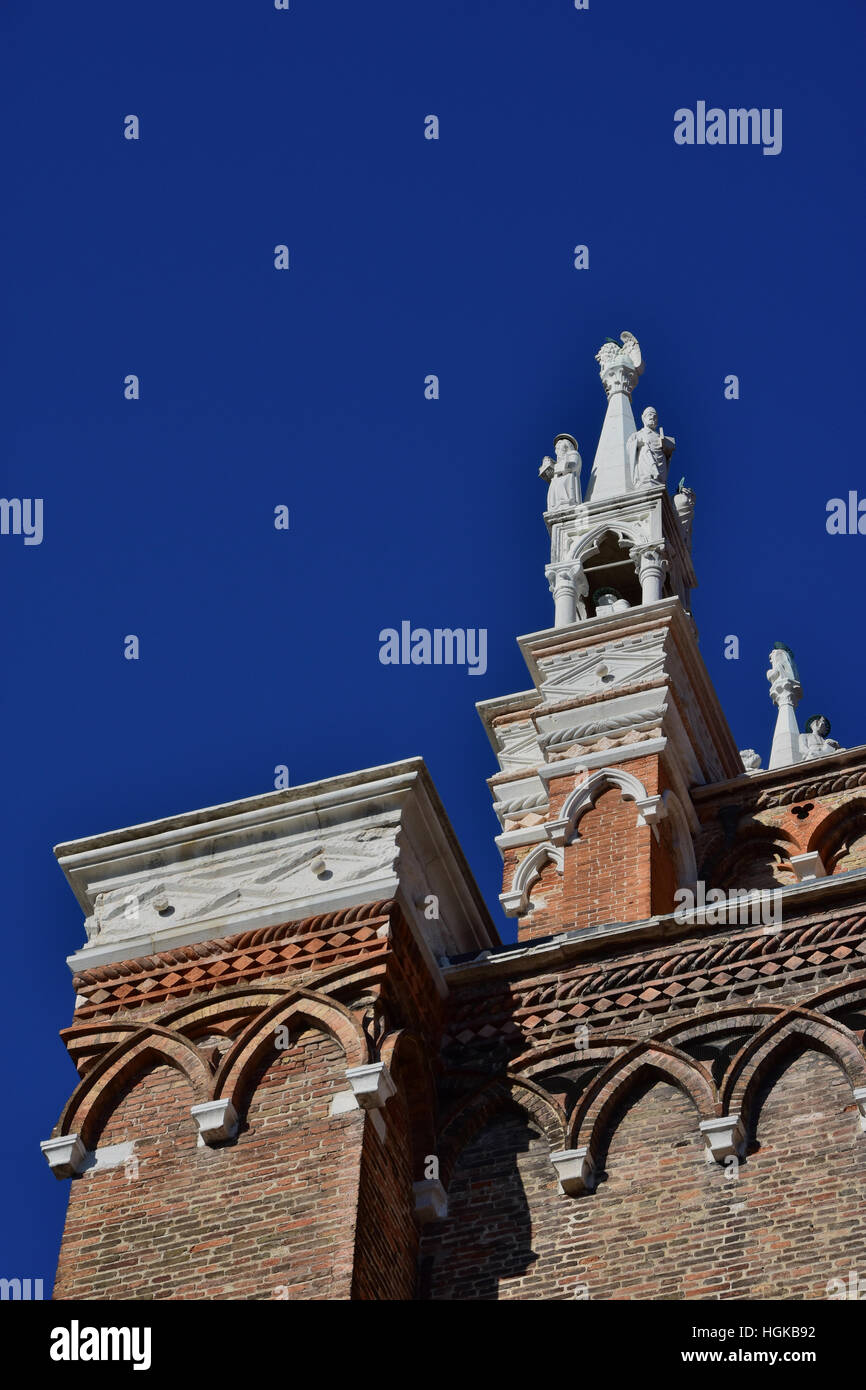 Venezianische gotischen Fialen des Heiligen Johannes und Paulus mittelalterliche Basilika (mit textfreiraum) Stockfoto