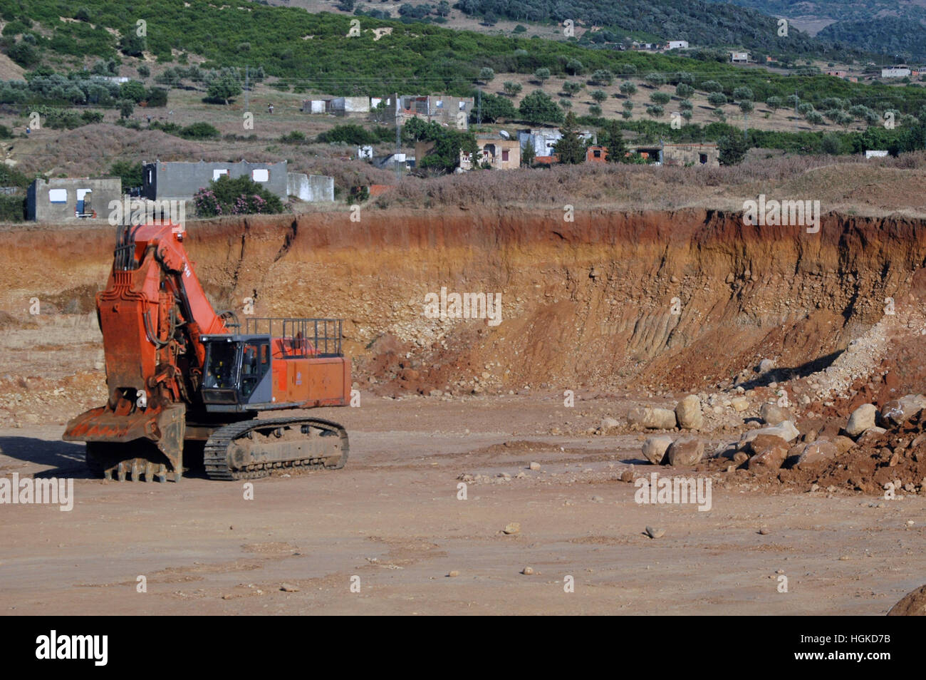 Bagger im Sand und Kies Steinbruch in der Nähe von Tabarka, NordWest