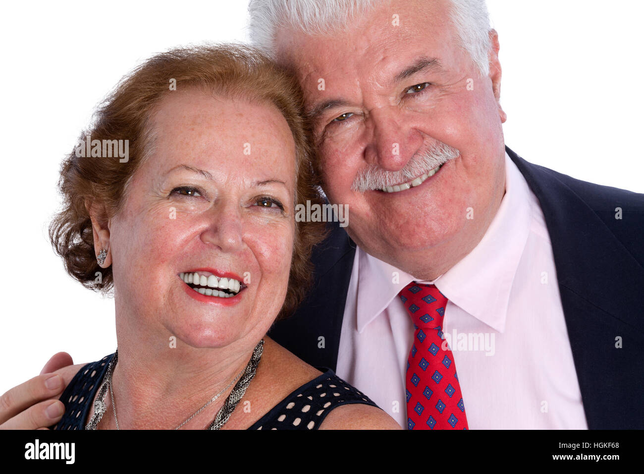 Porträt von glücklich älteres paar lächelnd zusammen in intelligente Kleidung auf weißem Hintergrund Stockfoto