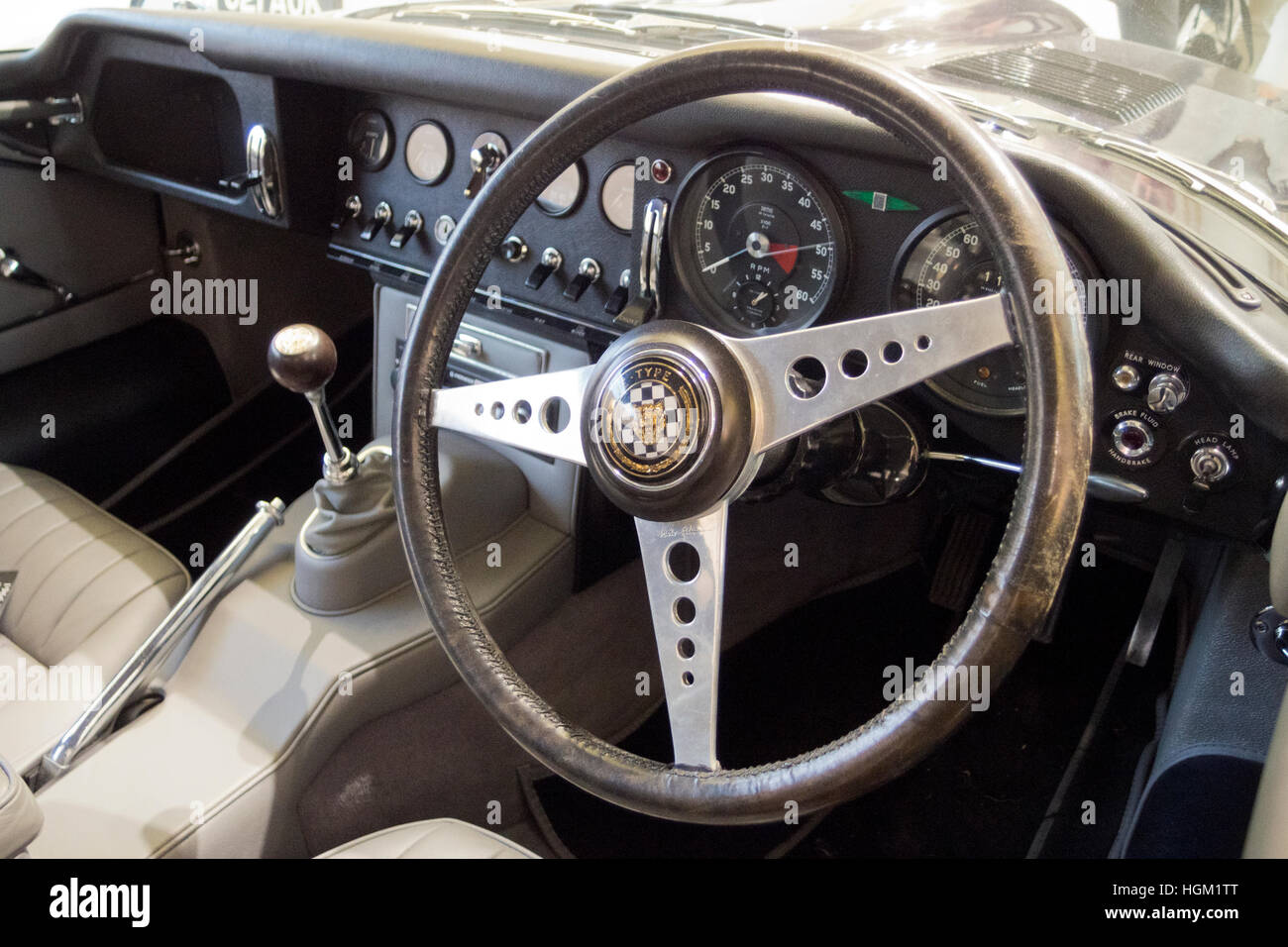 Innenraum einer 1966 Jaguar E Typ Sportwagen, UK Stockfoto