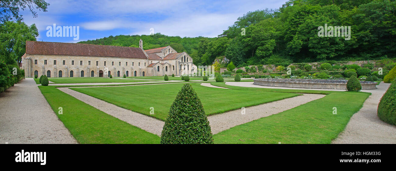 Brunnen und Begründung der Abbaye de Fontenay in Burgund Frankreich. Stockfoto