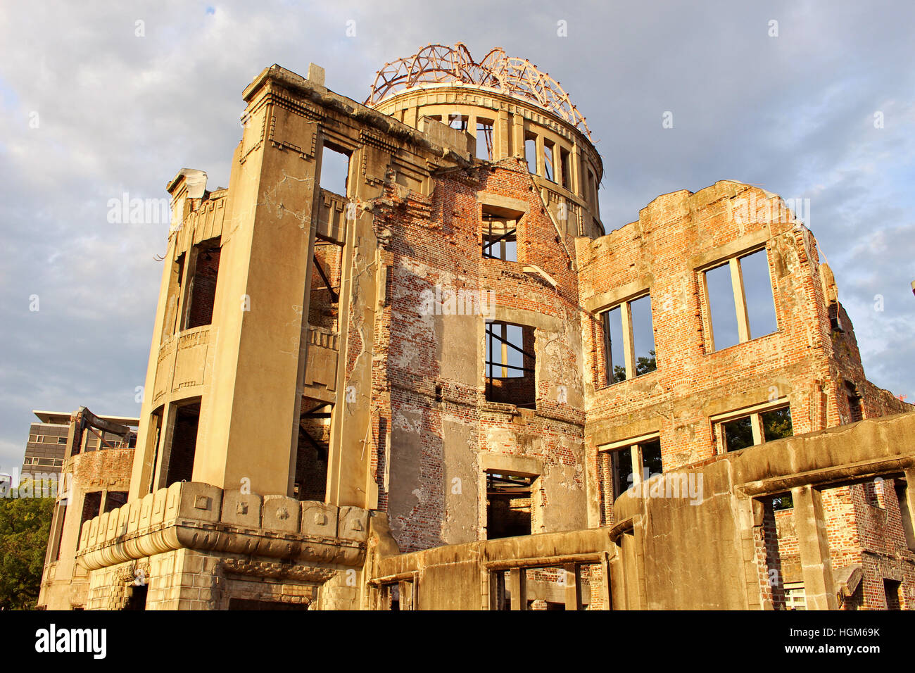 Blick auf die Atomic Bomb Dome an einem bewölkten Nachmittag Stockfoto