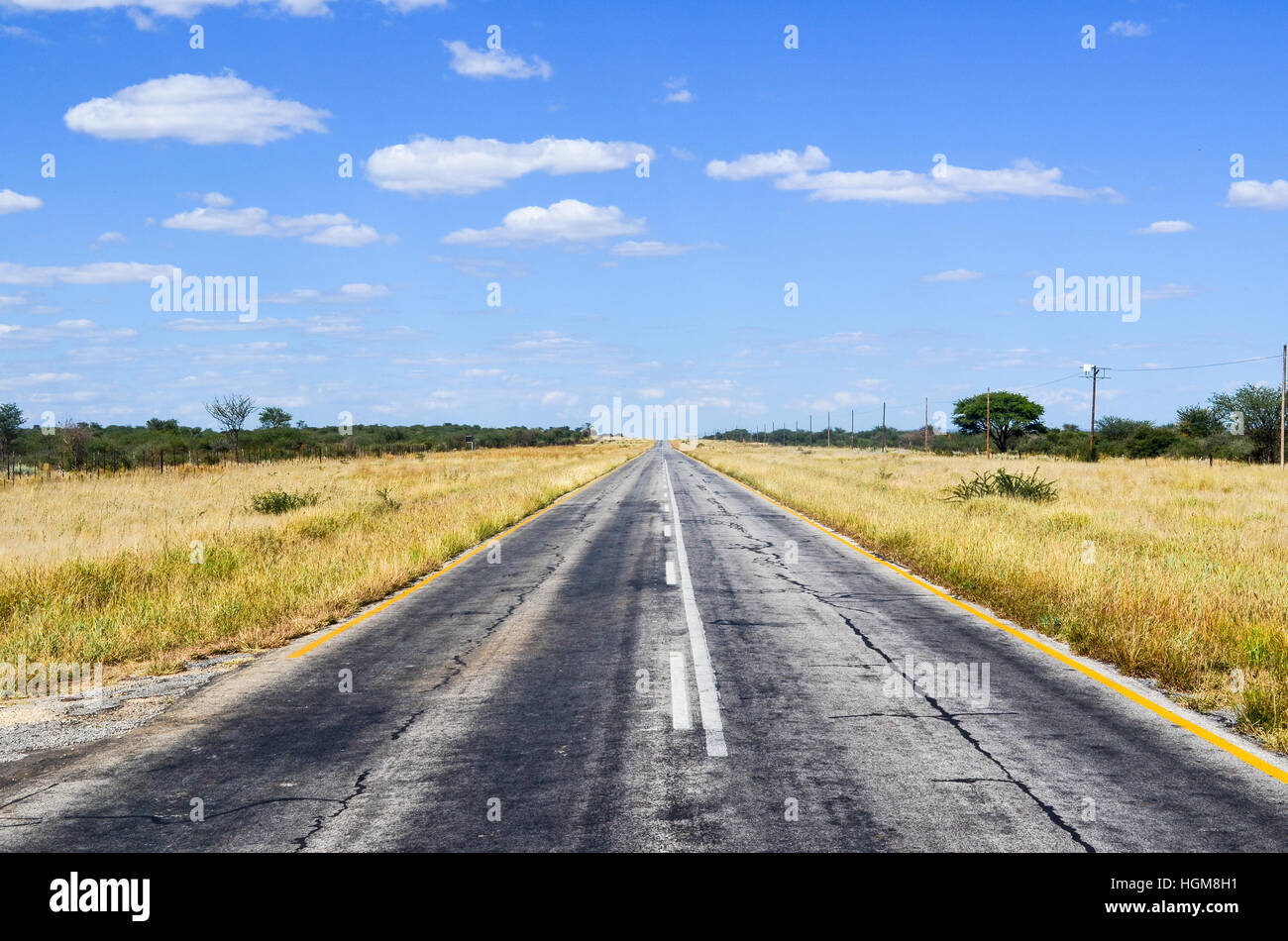Gerade Teerstraße in Namibia Stockfoto