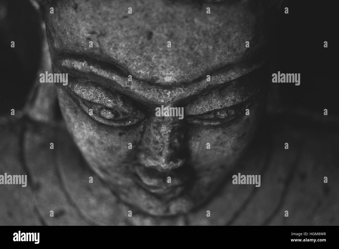 Nahaufnahme Foto des Idols von Kundadri Hill, Kundadri, Karnataka. Lächelndes Gesicht des Idols Stockfoto