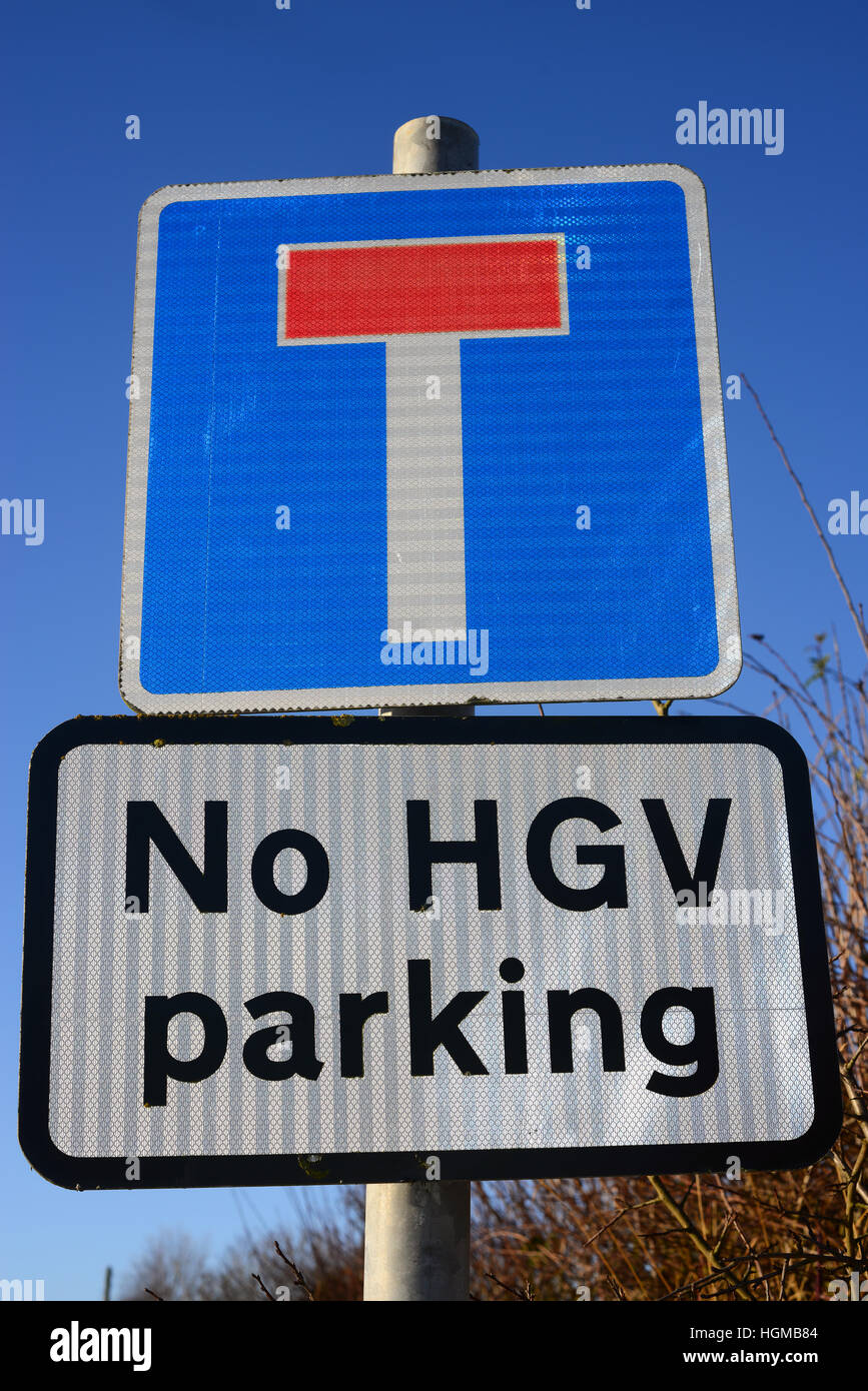 Warnzeichen keine LKW Parkplatz am Ende der Straße voran Howden Yorkshire uk Stockfoto