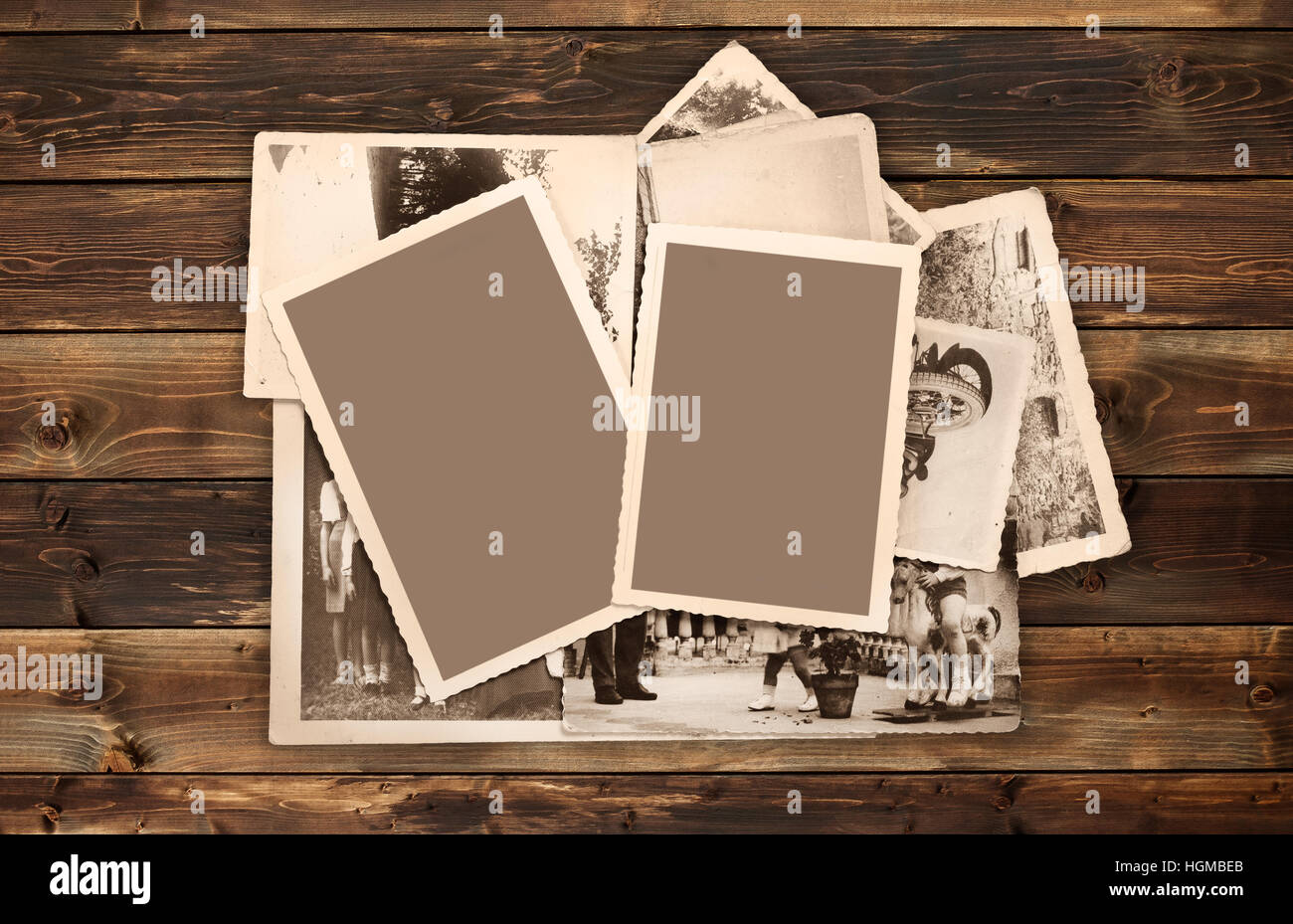 Alte Bilder auf Holzplatte Hintergrund Stockfoto