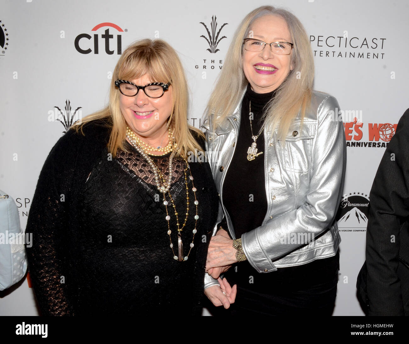 Los Angeles, USA. 9. Januar 2017. Colleen Camp und Penelope Spheeris besucht die "Waynes World" 25. Jahrestag-Podiumsdiskussion im Grove im pazifischen Theater in Los Angeles, Kalifornien. Bildnachweis: Das Foto Zugang/Alamy Live-Nachrichten Stockfoto