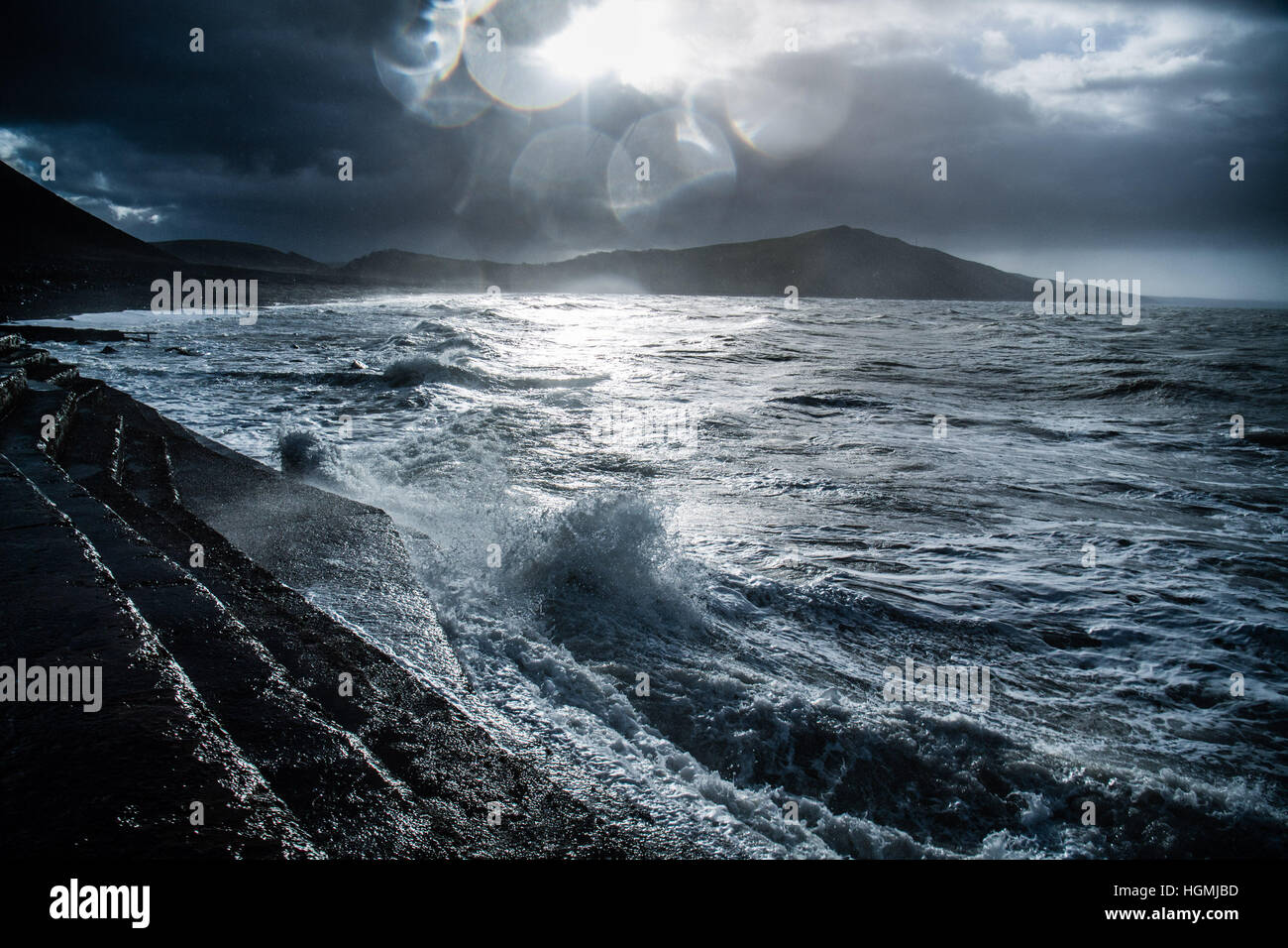 Aberystwyth Wales UK, Mittwoch, 11. Januar 2017 UK Wetter: wie das Wetter zu verändern beginnt, stürmischer See und Stürme beginnen, drücken Sie die Küste in Aberystwyth, Wales. Starke Winde beeinflussen viel von North East UK und eisige Temperaturen mit Schnee dürften für viel des Landes am Donnerstag und Freitag Foto © Keith Morris / Alamy Live News Stockfoto