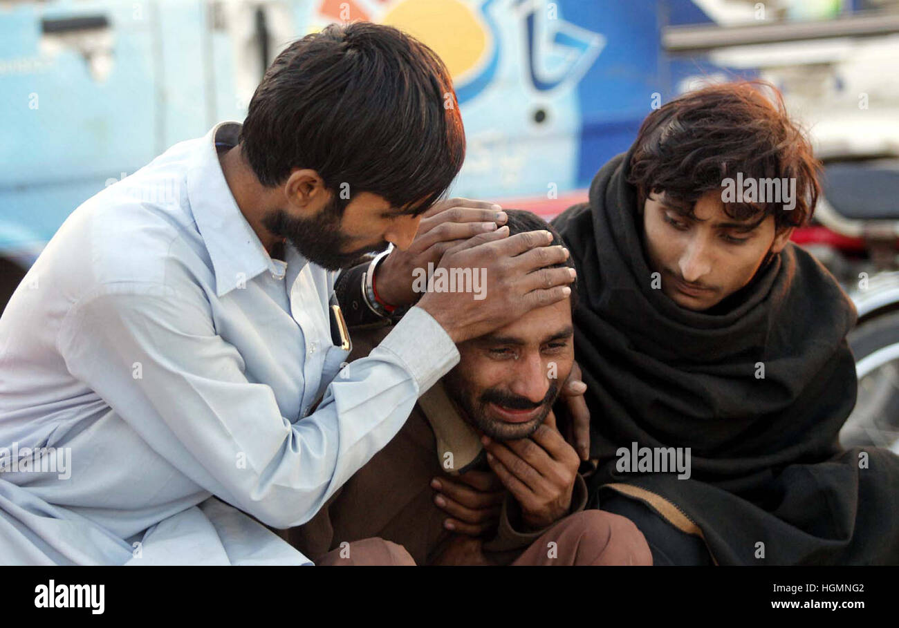 Nach dem Feuer Ausbruch bei einer Konstruktion in der Nähe von Mehmood Booti Interchange nach Brand ausgebrochen Vorfall an Ringstraße in Lahore auf Mittwoch, 11. Januar 2017 anzeigen. Mindestens sieben Menschen wurden getötet und acht verletzt, als ein massives Feuer bei einer Konstruktion in der Nähe von Mehmood Booti Interchange von Lahore Ringstraße brach. Stockfoto