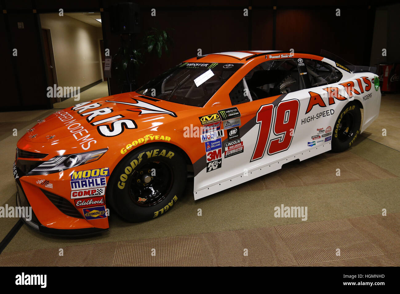 Huntersville, North Carolina, USA. 11. Januar 2017.   Daniel Suarez, bekannt als der neue Treiber von der Nr. 19 ARRIS Toyota für Joe Gibbs Racing während einer Pressekonferenz bei Joe Gibbs Racing in Huntersville, North Carolina. © Chris Owens Asp Inc/ASP/ZUMA Draht/Alamy Live-Nachrichten Stockfoto